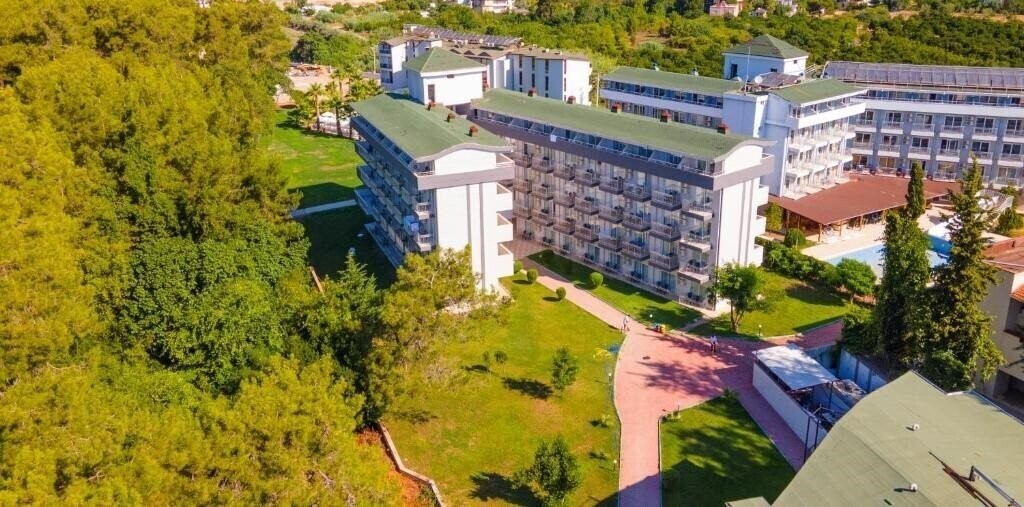 Hotel Armas Garden Hotel 4*