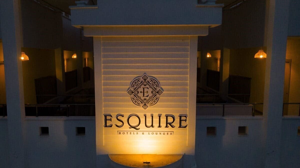 Imaginea Esquire Hotels & Lounges 3*