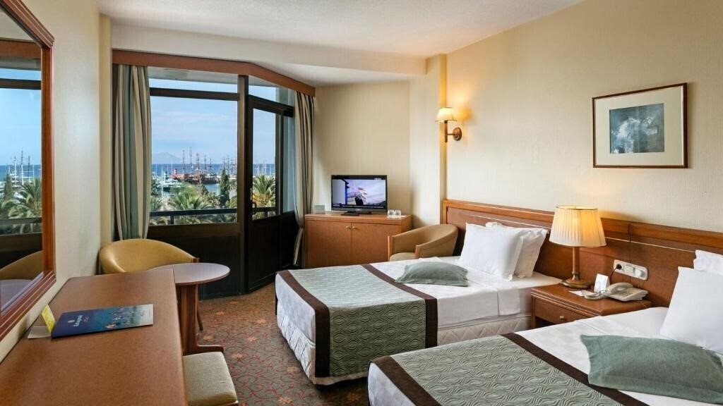 Imaginea Ozkaymak Marina Hotel 5*