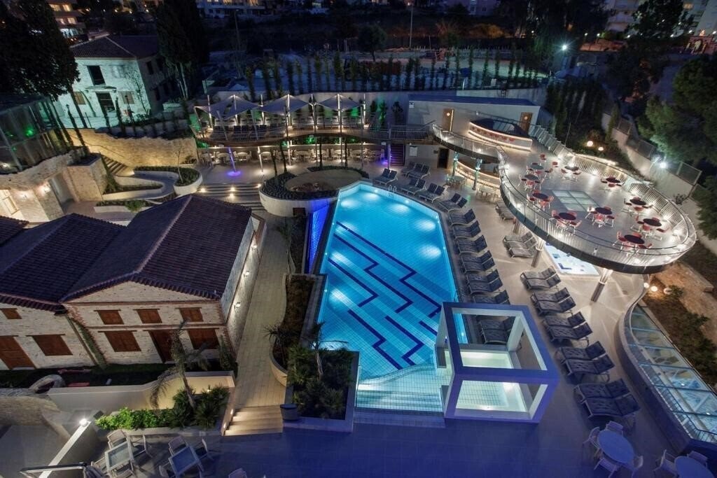 Fotografii Doubletree by Hilton Kusadasi 5*