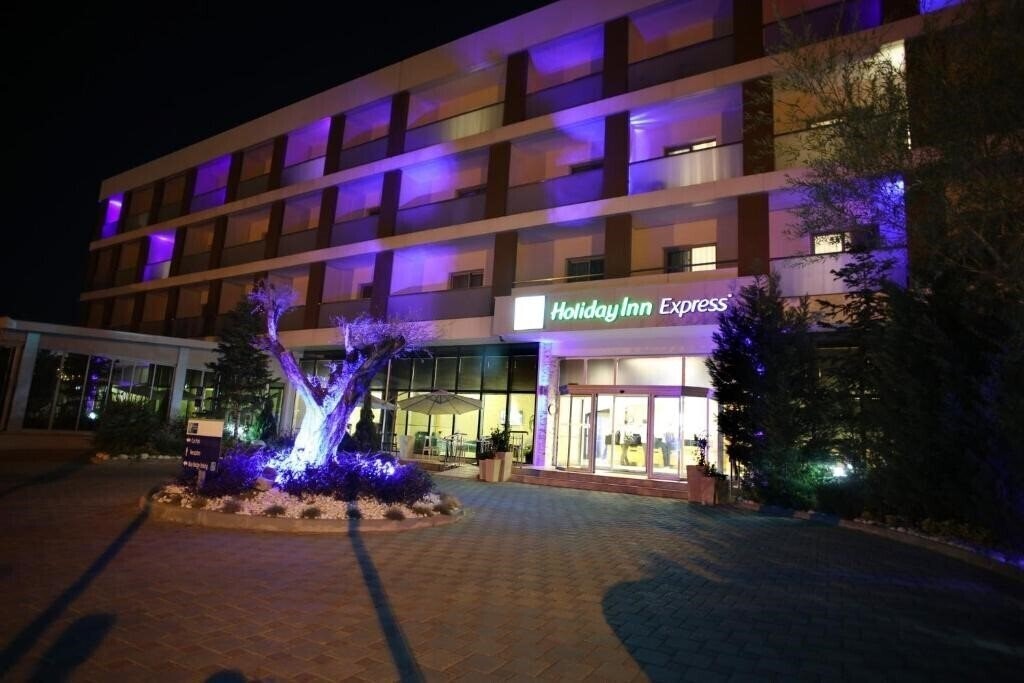 Hotel Holiday Inn Express Manisa 4*