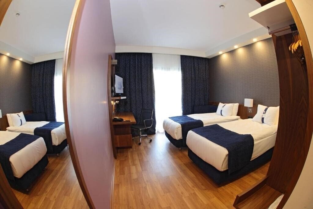 Imaginea Holiday Inn Express Manisa 4*