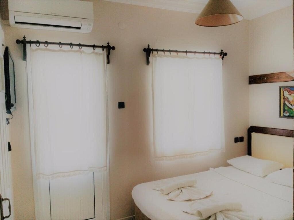 Отель Ladies Beach Hotel 3*