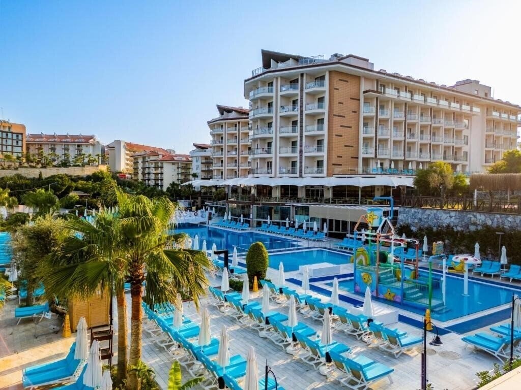 Hotel Ramada Resort by Wyndham Kusadasi & Golf 4*