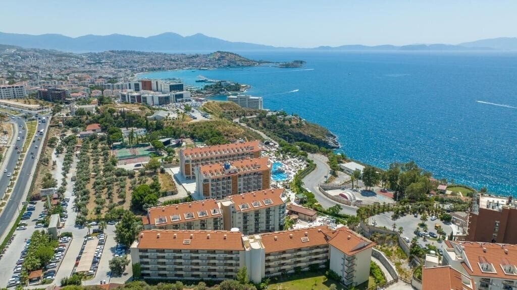 Imaginea Ramada Resort by Wyndham Kusadasi & Golf 4*
