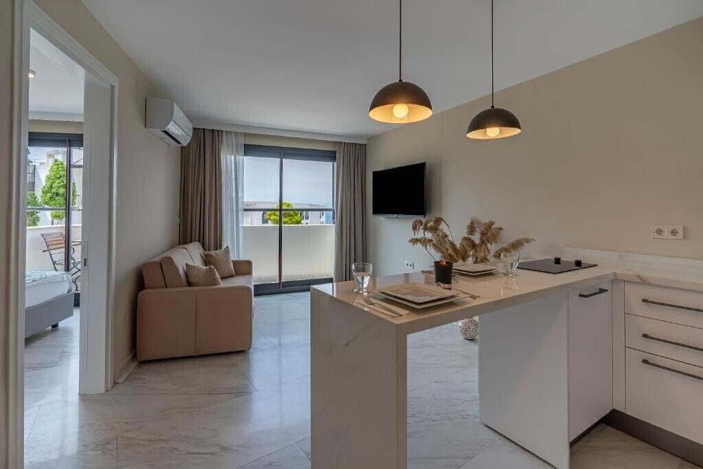 Imaginea Rosy Suites + 2*