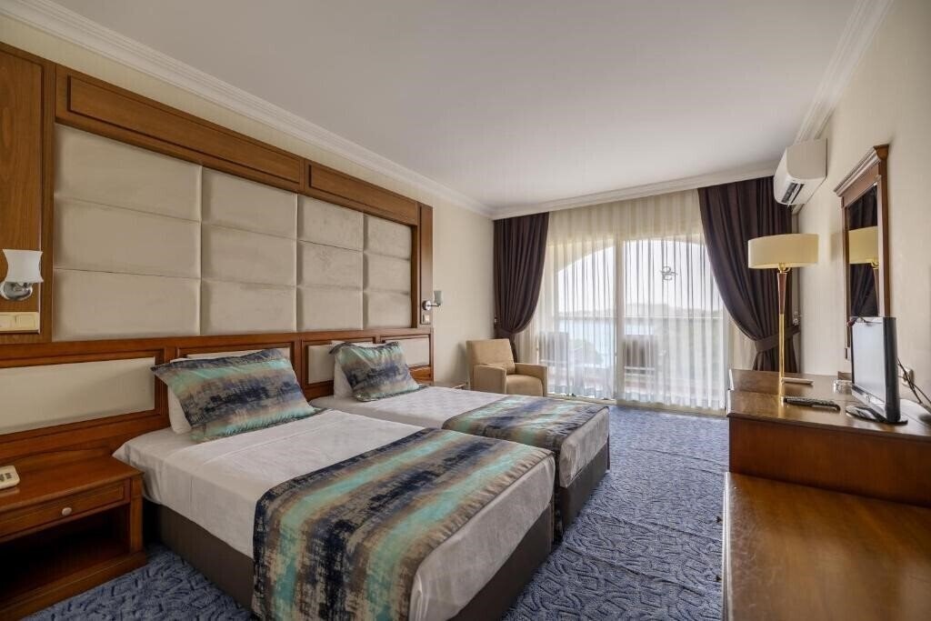 Hotel Scala Nuova Beach Hotel 4*