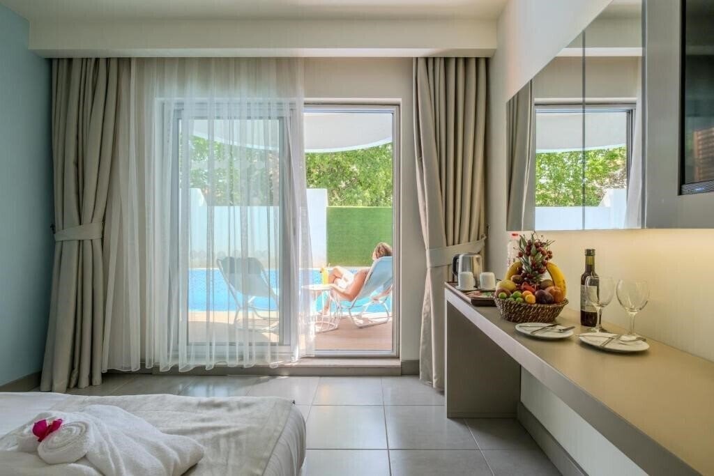 Hotel Club Mersin Beach 4*