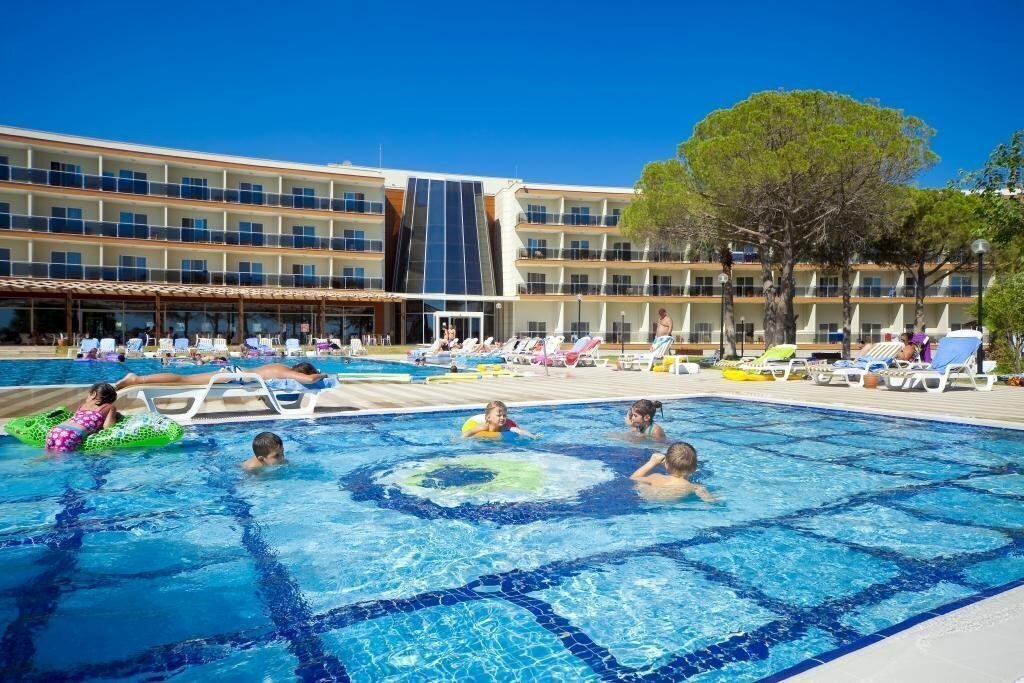 Отель Gumuldur Resort Hotel 4*