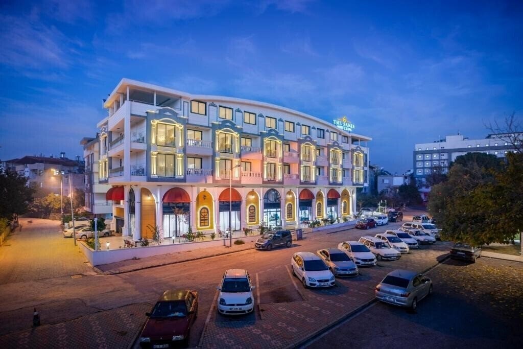 Отель The Sansa Hotel 4*