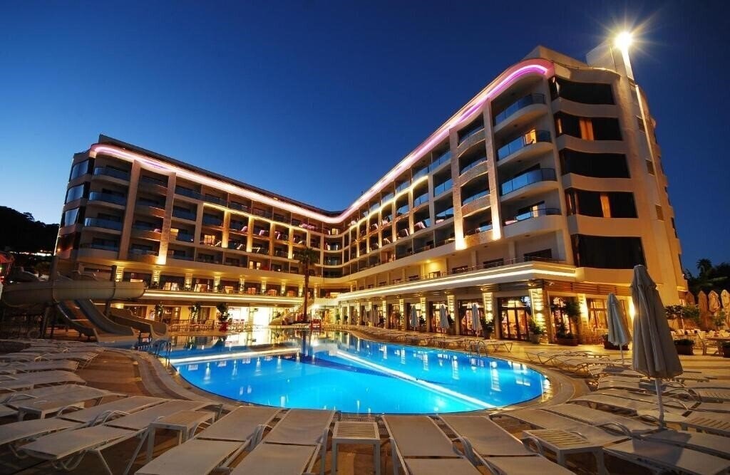 Imaginea Golden Rock Beach Hotel 5*