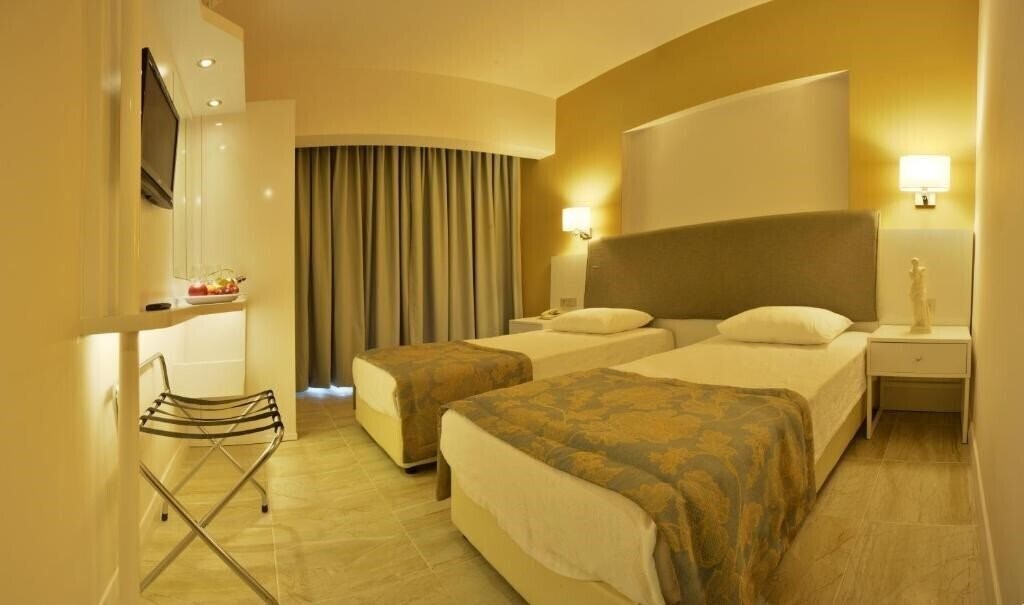 Imaginea Maris Beach Hotel 3*
