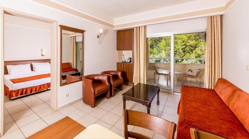 Imaginea Julian Forest Suites 4*