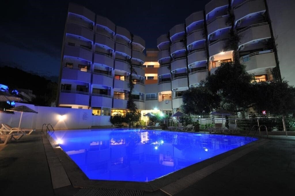 Hotel Amos Hotel 3*