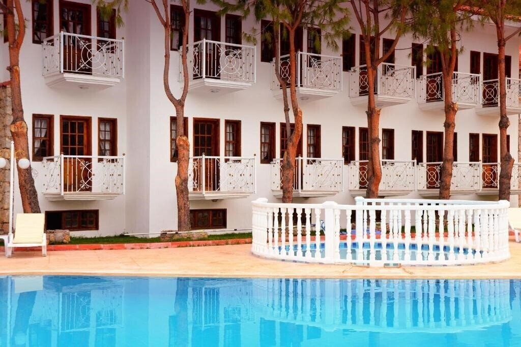 Imaginea White Hotel 3*