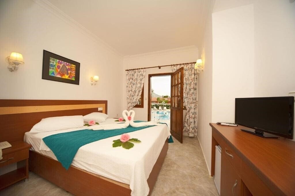 Imaginea White Hotel 3*
