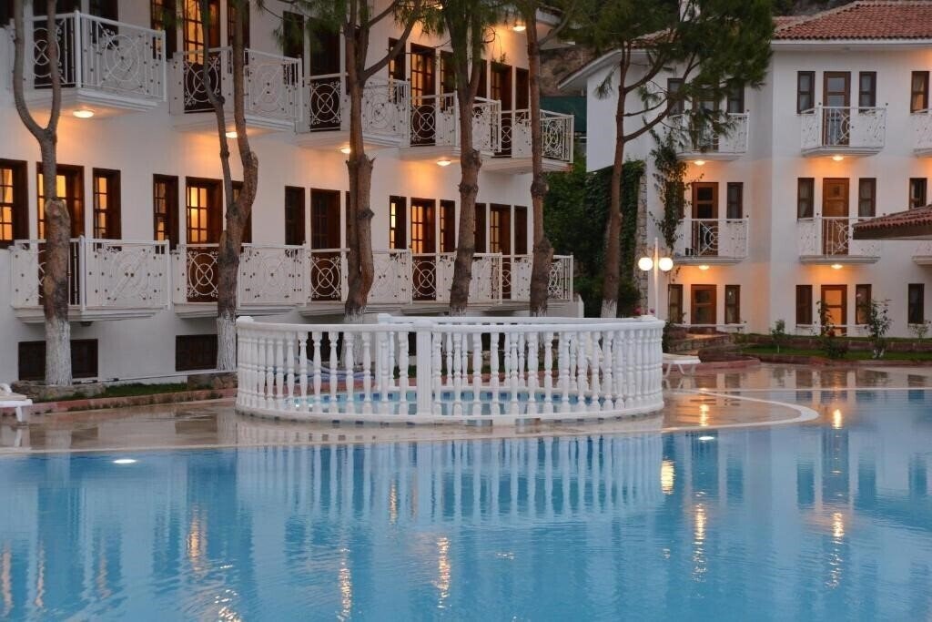 Fotografii White Hotel 3*