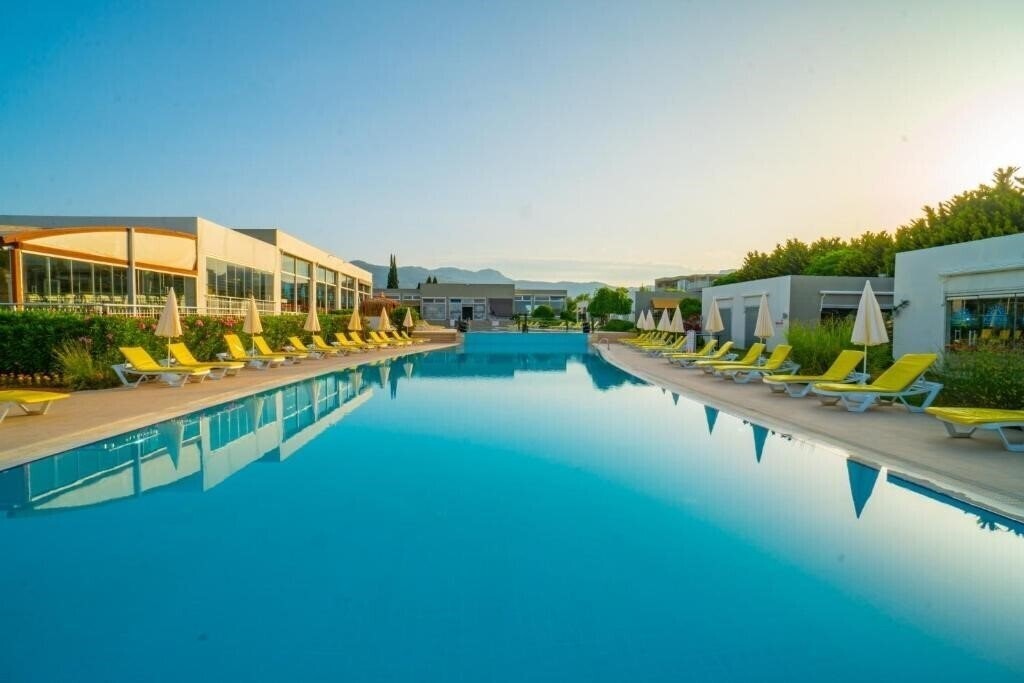 Отель Karya Family Resort Hotel (ex. Maxima Paradise Resort, Maxima Paradise Hotel, Paradise Resort Ozdere) 4*