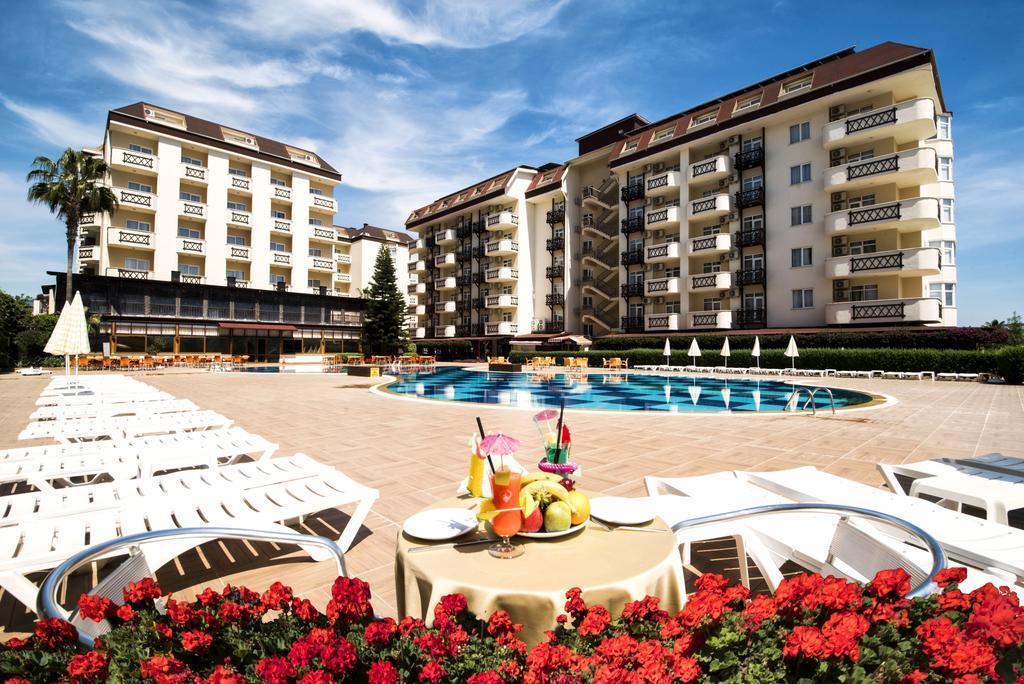 Отель Titan Garden Hotel 4*