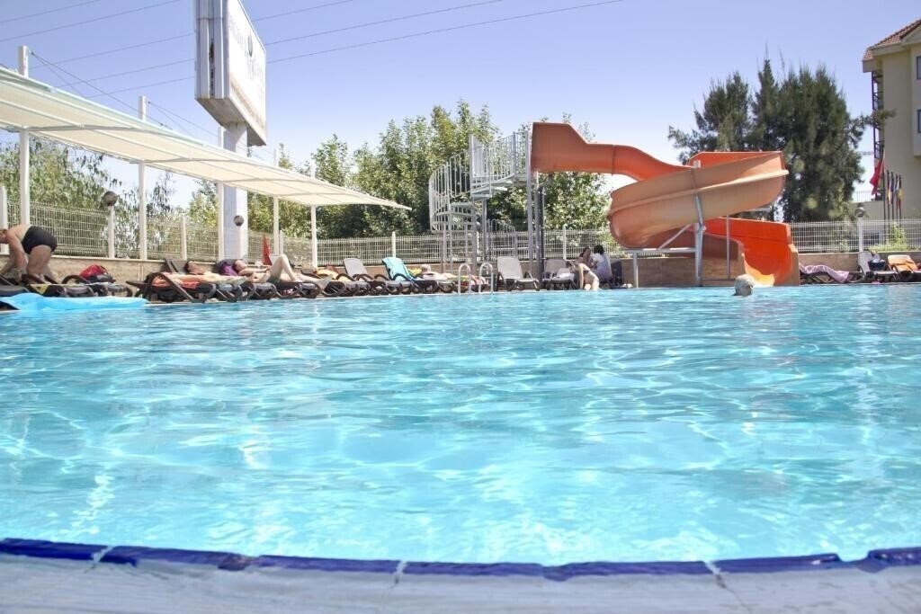 Imaginea Holiday City Hotel 4*