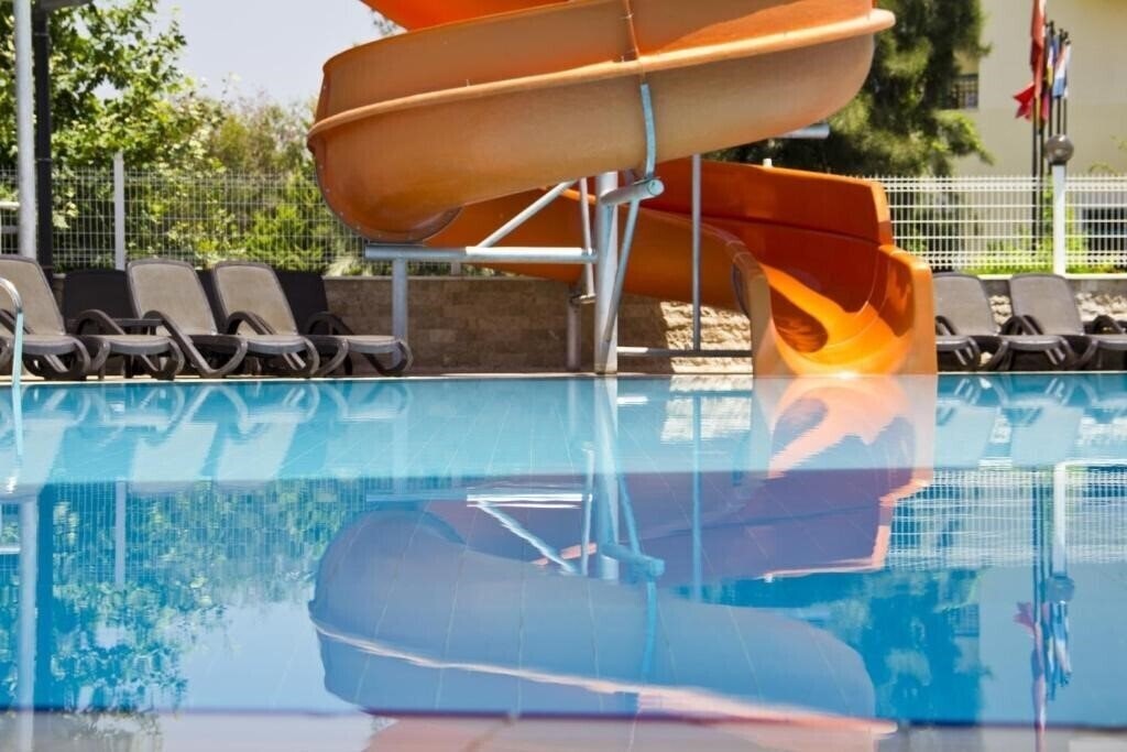 Imaginea Holiday City Hotel 4*