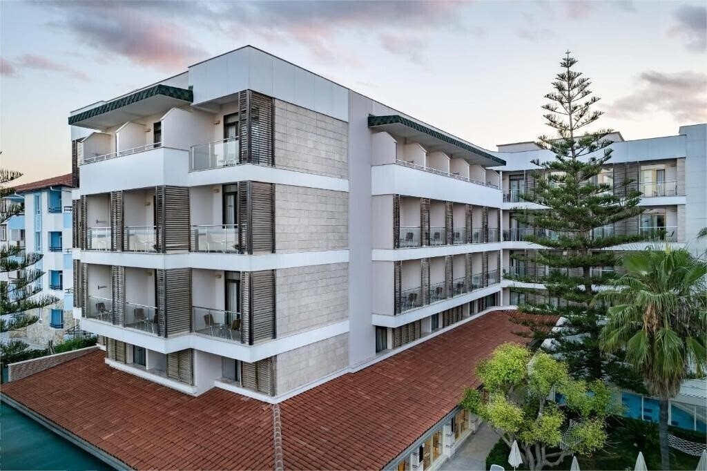 Hotel Trendy Side Beach 4*