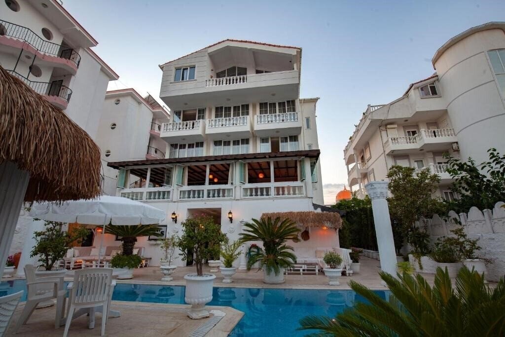 Отель Conny's Boutique Hotel 3*