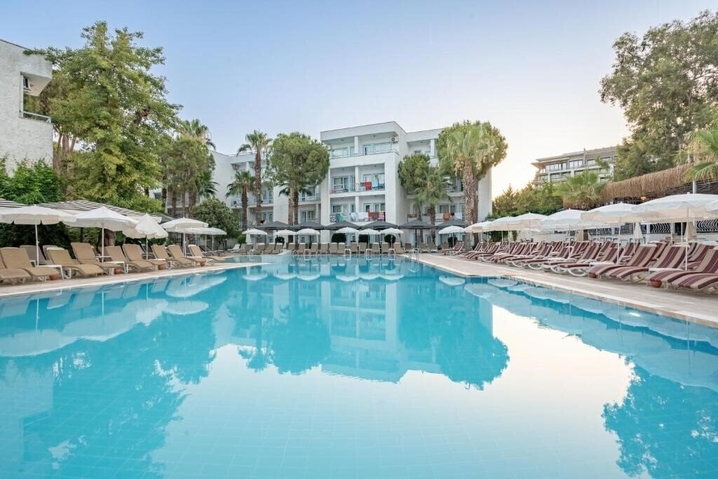 Hotel Sunrise Beach Side (ex. Larissa Beach Club Hotel, Side Nusso Beach Club, Marvida Hotel Side Beach) 4*