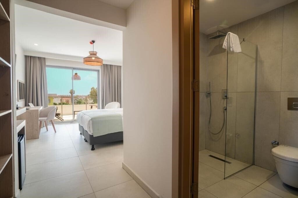 Imaginea Victoria Princess Hotel 4*