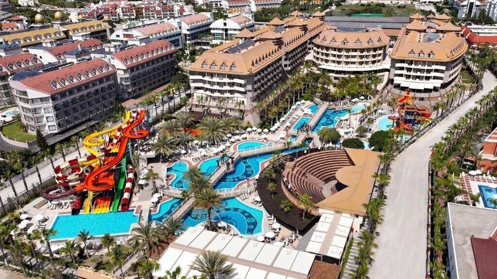 Imaginea Royal Dragon Hotel 5*