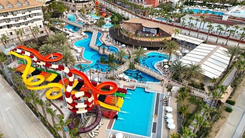 Imaginea Royal Dragon Hotel 5*