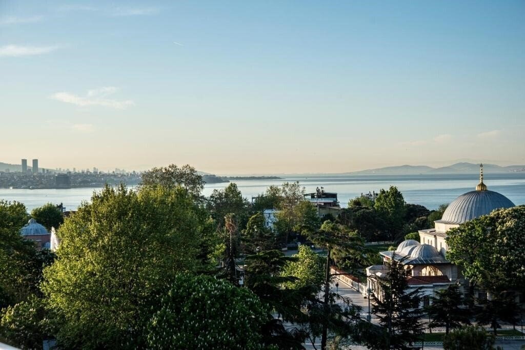 Imaginea Ambassador Hotel 3*