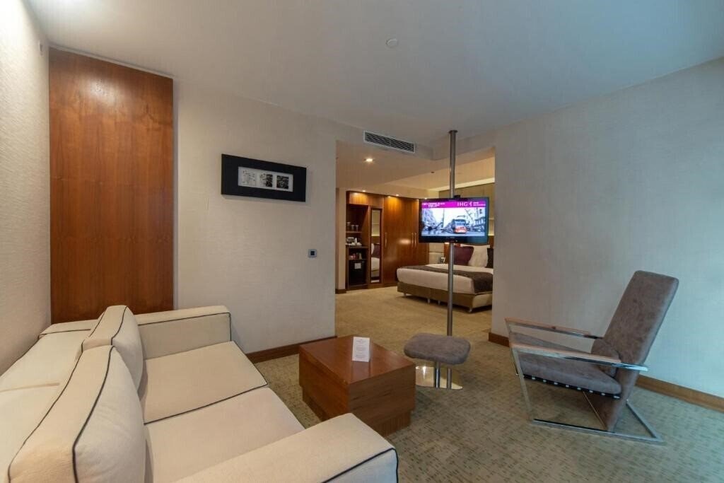 Imaginea Crowne Plaza Harbiye 5*