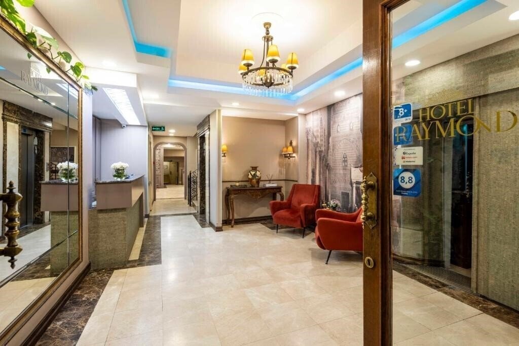 Отель Raymond Hotel 3*