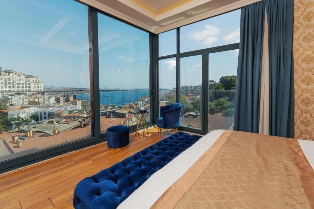 Hotel Trip Bosphorus Taksim Hotel (ex. Tryp By Wyndham Taksim) 4*
