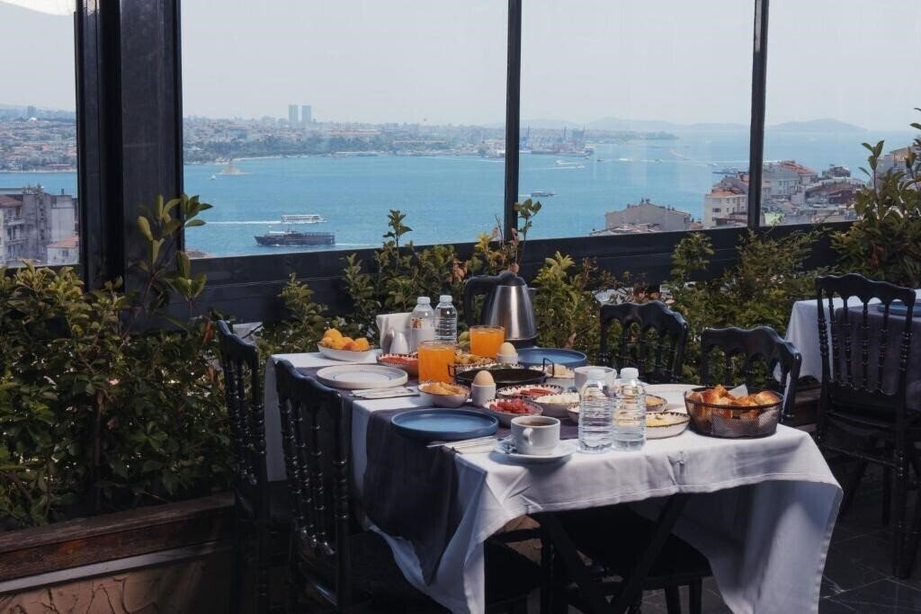 Imaginea Trip Bosphorus Taksim Hotel (ex. Tryp By Wyndham Taksim) 4*