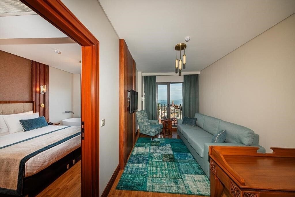 Imaginea Triton Hotel (ex. Azade Hotel, Best Western Obelisk) 4*