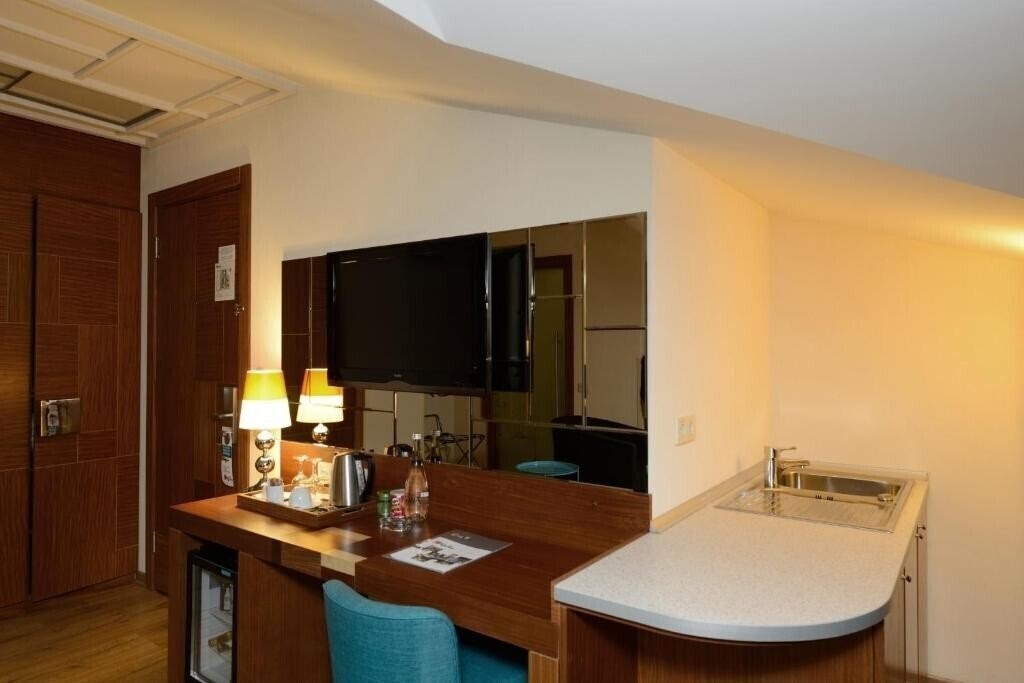 Fotografii Collage Pera Hotel 4*