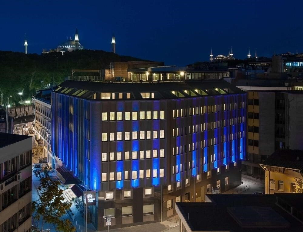 Hotel Doubletree by Hilton Istanbul Sirkeci 4*