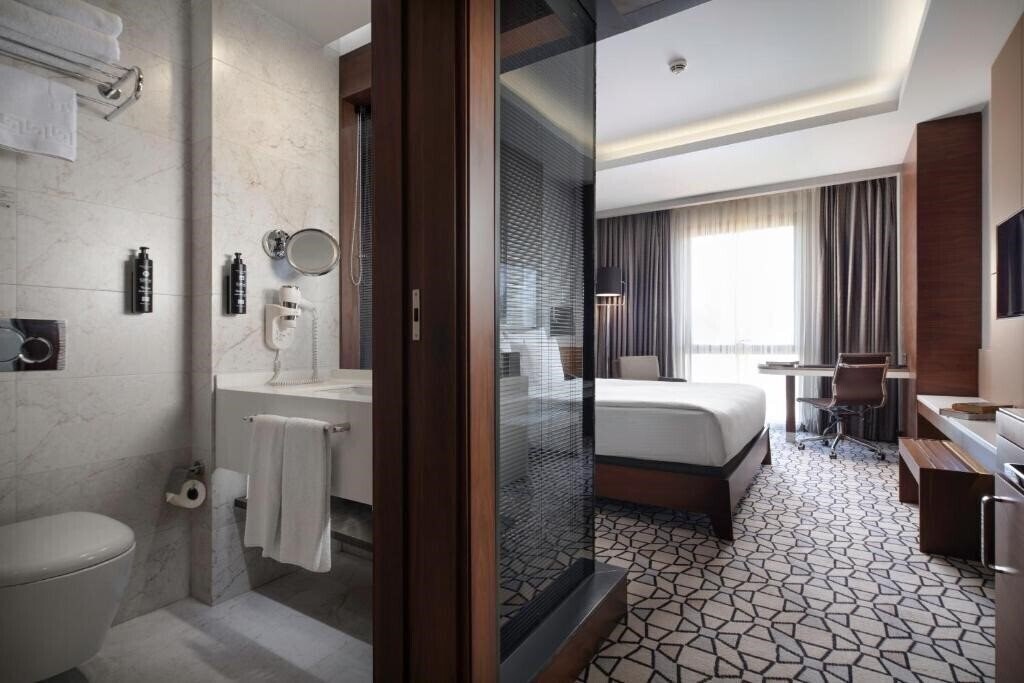 Фото Steigenberger Airport Hotel 5*