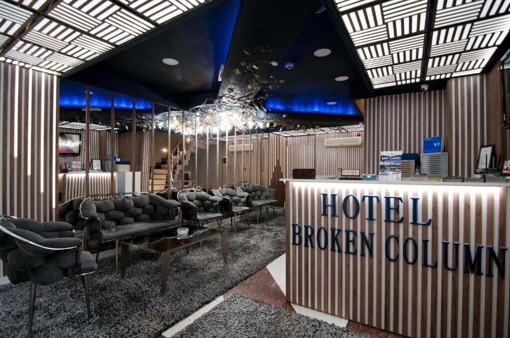 Fotografie Broken Column Hotel 3*