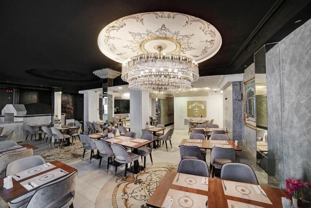 Hotel White Monarch Hotel 4*