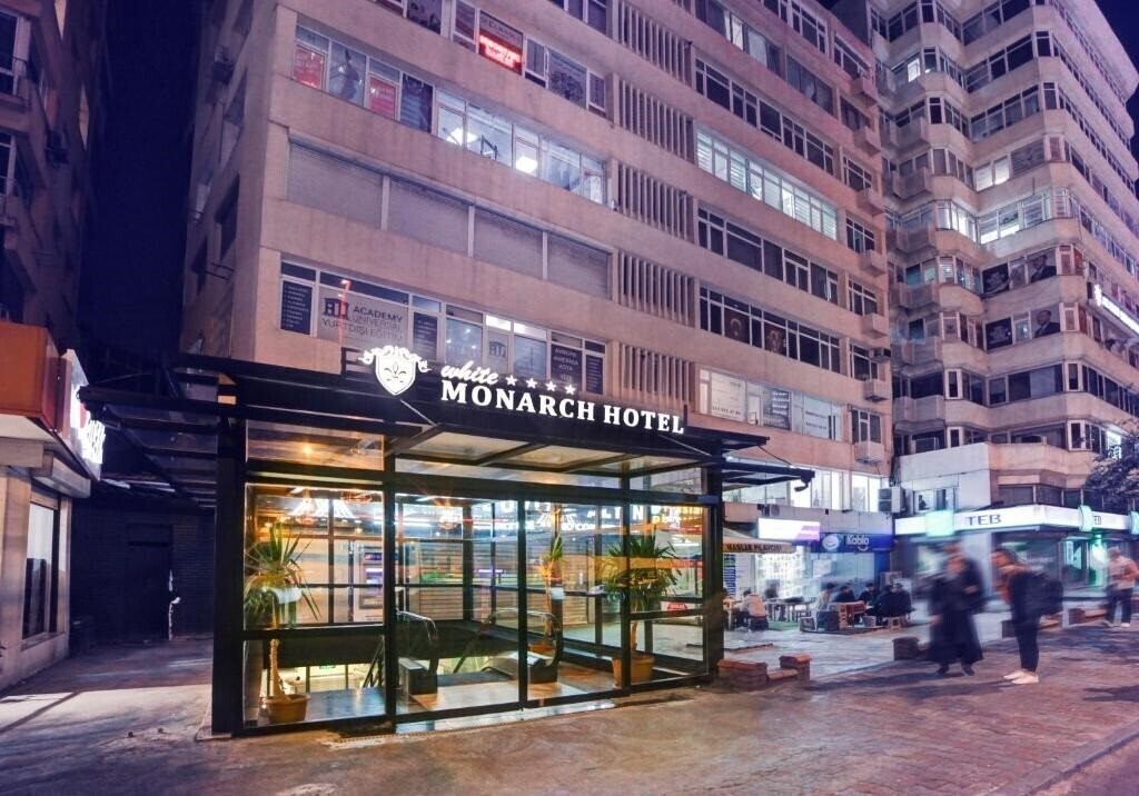 Imaginea White Monarch Hotel 4*