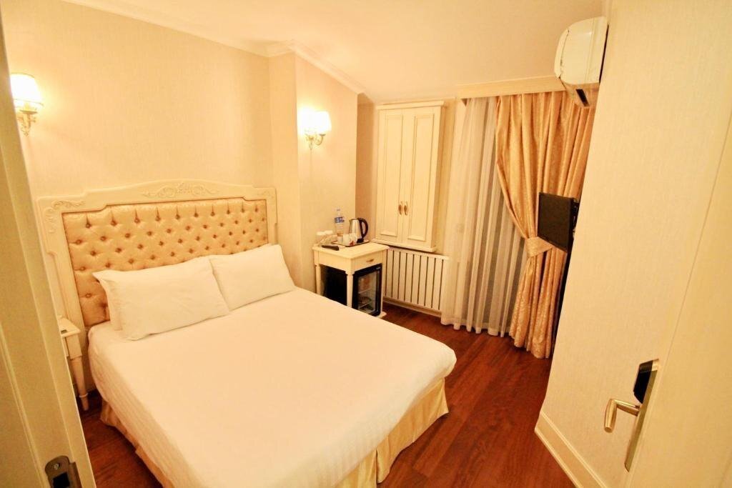 Imaginea Historia Hotel 3*