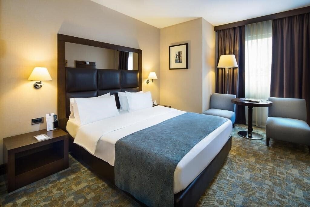 Отель Midtown Hotel 4*