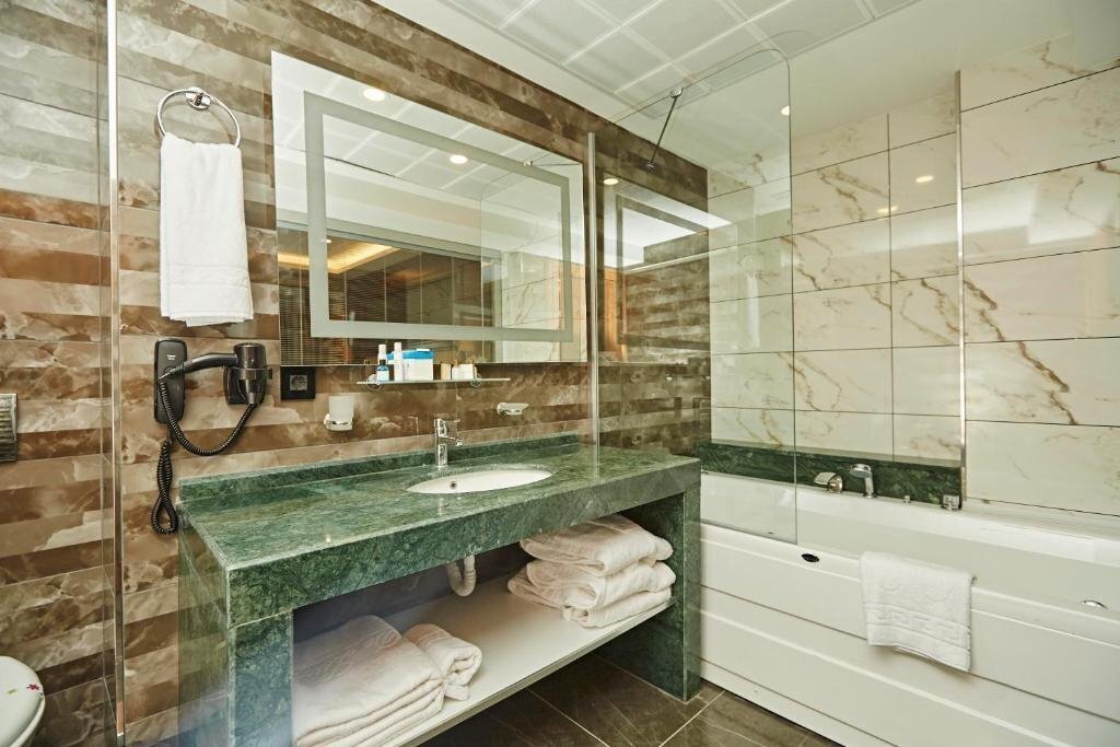 Imaginea Ilkbal Deluxe Hotel 4*