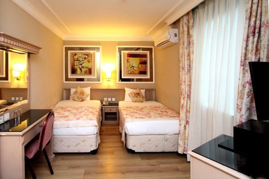Imaginea Grand Medya Hotel 3*