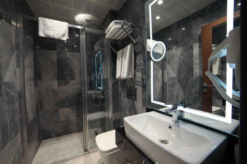 Imaginea Pell Palace Hotel & SPA 3*