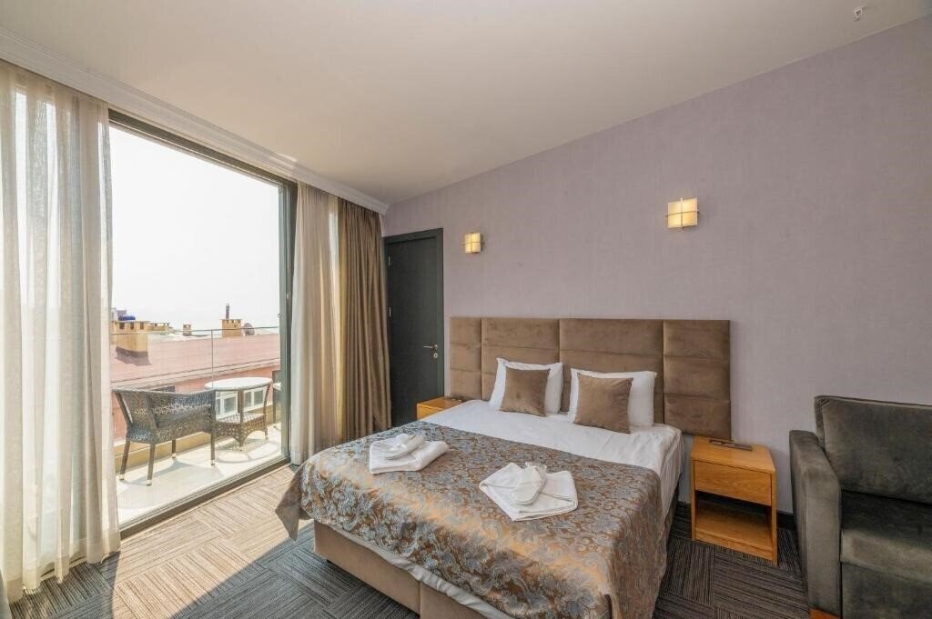 Отель Hotel V Plus Taksim 3*