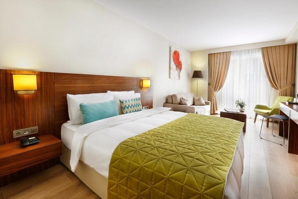 Hotel The White Orient Hotel 4*